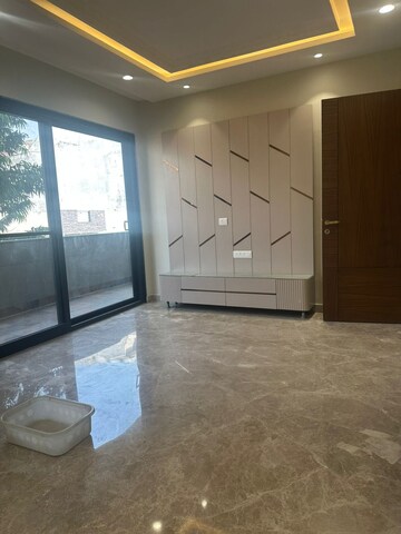 Room in 3 BHK Builder Floor at Paschim Vihar – for Rent