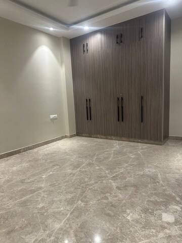 Room in 3 BHK Builder Floor at Paschim Vihar – for Rent