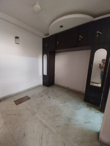 Room in 2 BHK Builder Floor at Paschim Vihar – for Rent