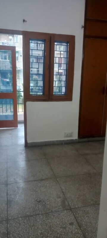 Room in 2 BHK Apartment at Ip Extension – for Rent