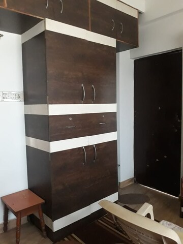 Furnished Amenities in 3 BHK Apartment at Narendra Nagar – for Rent