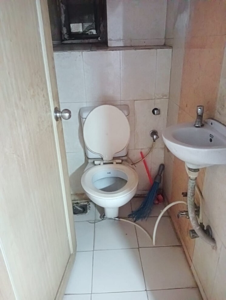 Washroom, haware-fantasia Commercial Office Space 430 Sq.Ft. In Vashi Sector 28 Navi Mumbai 7913961