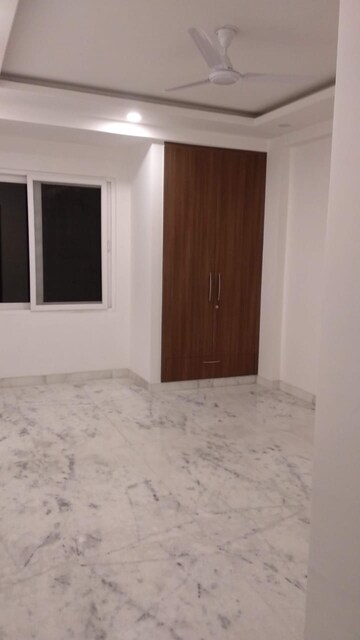 Room in 4 BHK Builder Floor at Chittaranjan Park – for Rent