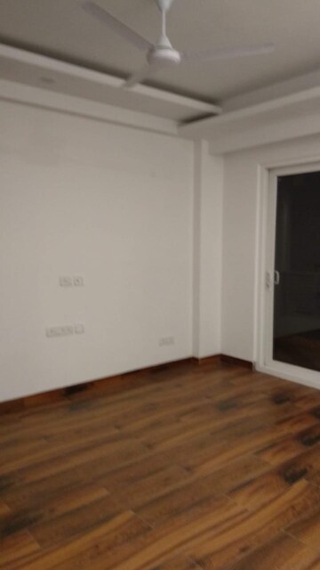 Room in 4 BHK Builder Floor at Chittaranjan Park – for Rent