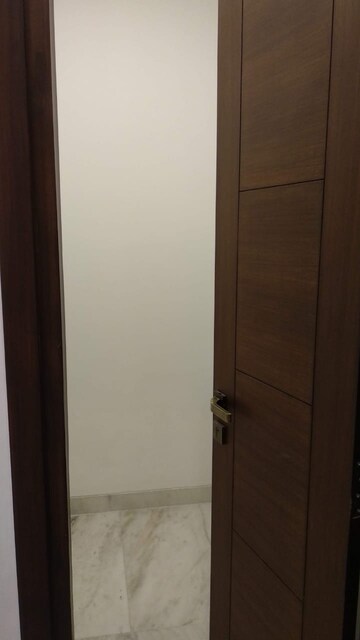 Furnished Amenities in 4 BHK Builder Floor at Chittaranjan Park – for Rent