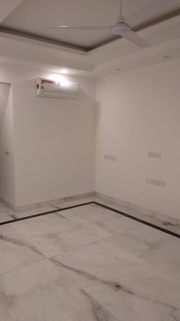 Master Bedroom in 4 BHK Builder Floor at Chittaranjan Park – for Rent