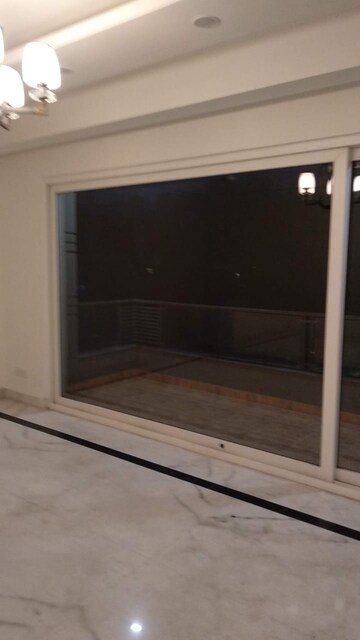 Room in 4 BHK Builder Floor at Chittaranjan Park – for Rent