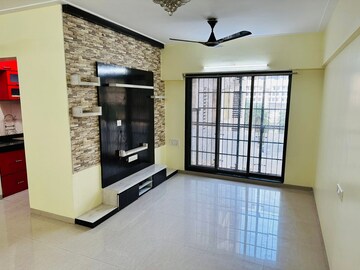 Room in 2 BHK Apartment at Runwal Pearl, Manpada – for Rent