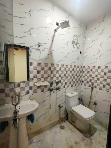 Master Bedroom in 2 BHK Builder Floor at Uttam Nagar – for Rent