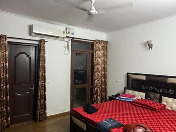 Bedroom in 3 BHK Apartment at Vipul Belmonte, Sector 53 – for Rent