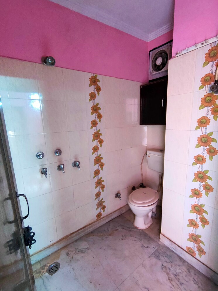 Bathroom, uttam nagar 1 Bedroom 450 Sq.Ft. Builder Floor In Uttam Nagar Delhi 7914056