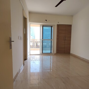 Room in 2 BHK Apartment at Gaur City 7th Avenue, Sector 4, Greater Noida – for Sale