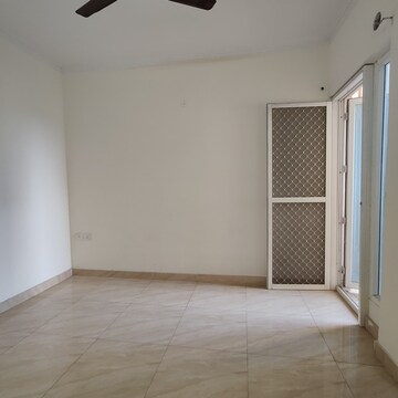Room in 2 BHK Apartment at Gaur City 7th Avenue, Sector 4, Greater Noida – for Sale