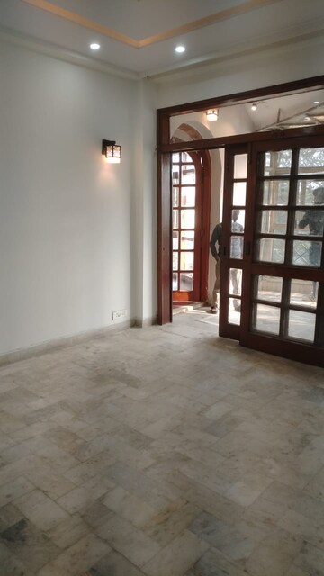 Room in 1 BHK Builder Floor at Greater Kailash I – for Rent