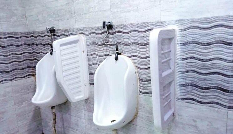 Bathroom, sector 1 Commercial Office Space 700 Sq.Ft. In Sector 1 Noida 7914215