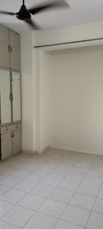 Room in 1 BHK Apartment at Vijay Nagari CHS, Vijay Nagari – for Rent