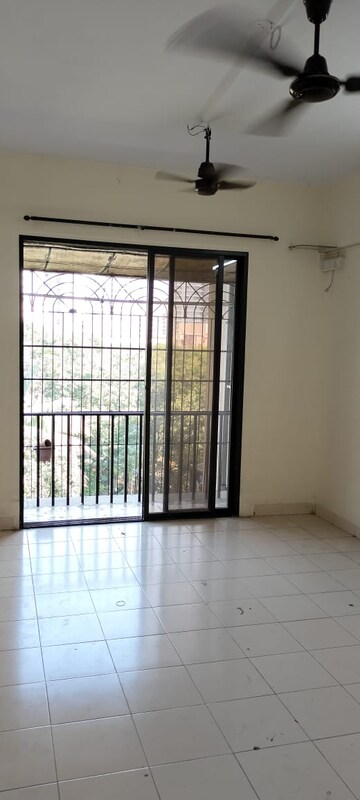 Room in 1 BHK Apartment at Vijay Nagari CHS, Vijay Nagari – for Rent