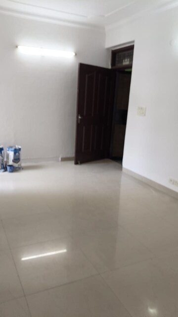 Room in 4 BHK Builder Floor at Sector 23 – for Rent