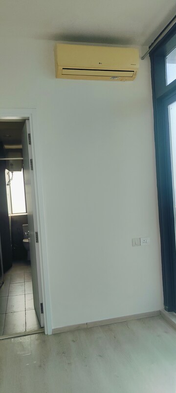 Room in 4 BHK Apartment at Ireo Skyon, Sector 60 – for Sale