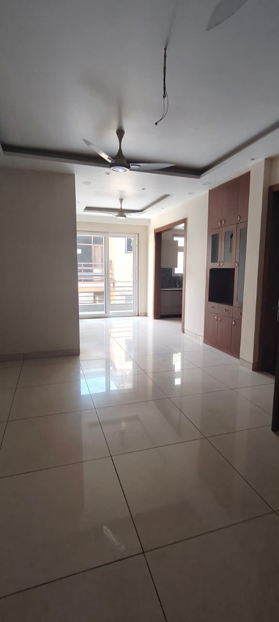 4 BHK + Servant Room Apartment For Sale in DLF The Crest