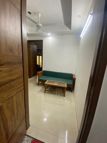 Building Lobby in 1 BHK Builder Floor at Ansal Sushant Lok I, Sector 43 – for Rent