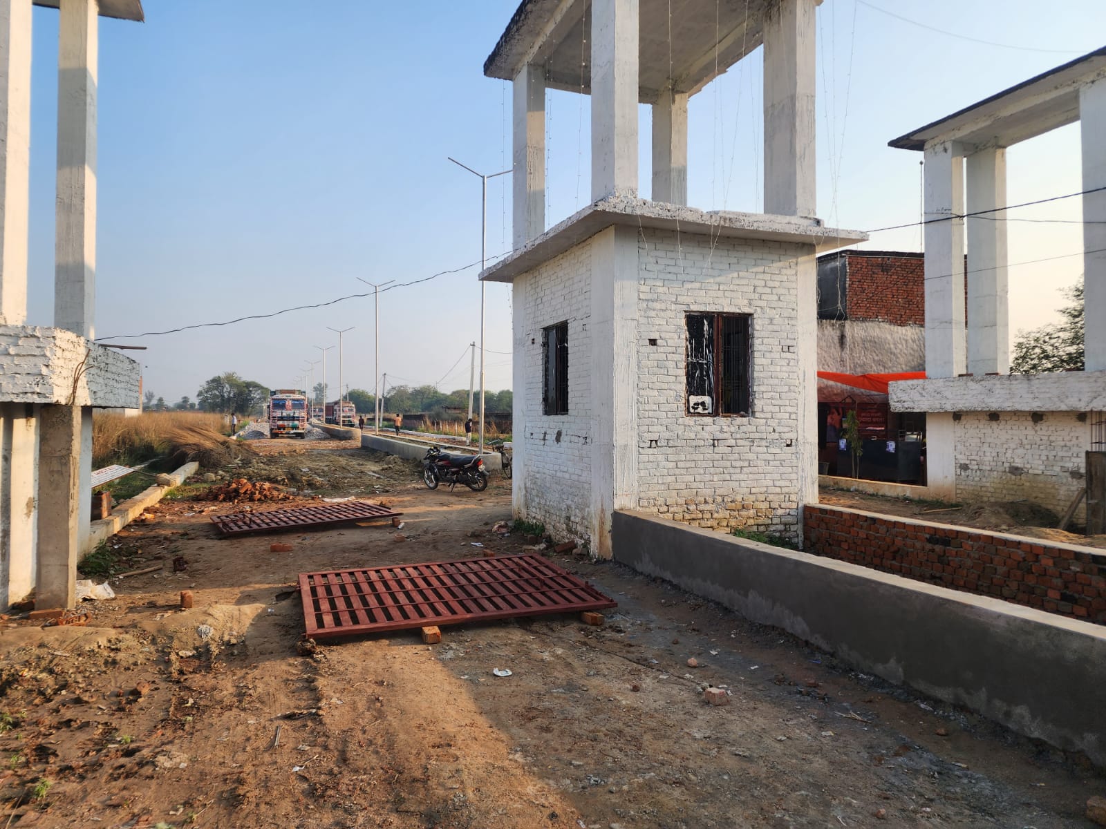 Plot For Sale in Mid Space