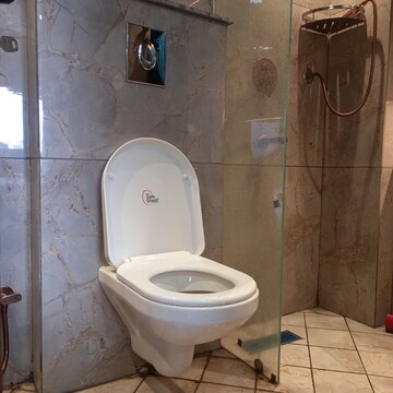 Bathroom in 3 BHK Apartment at Unitech Escape, Sector 50 – for Sale