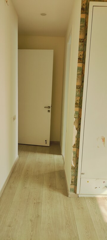 Room in 3 BHK Apartment at Ireo Skyon, Sector 60 – for Sale