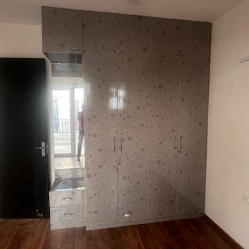 Room in 3 BHK Apartment at Signature Global Park 4 and 5, Sohna Sector 34 – for Rent