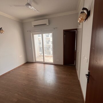 Room in 3 BHK Apartment at Central Park Lake Front Towers, Sohna Sector 33 – for Rent