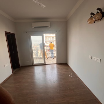 Room in 3 BHK Apartment at Central Park Lake Front Towers, Sohna Sector 33 – for Rent