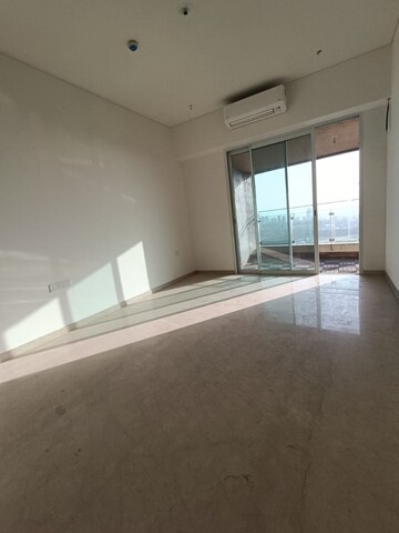 Room in 4 BHK Apartment at Lokhandwala Minerva Mahalaxmi, Mahalaxmi – for Sale