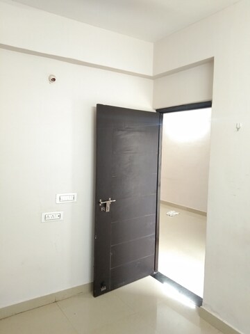 Master Bedroom in 2 BHK Apartment at Alkapuri – for Rent