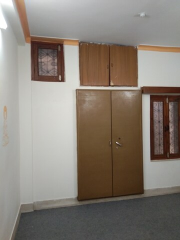 Furnished Amenities in 2 BHK Apartment at Alkapuri – for Rent