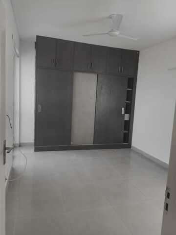Room in 2.5 BHK Apartment at BPTP Park Prime, Sector 66 – for Sale