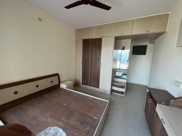 Room in 2 BHK Apartment at Mayfair Housing Hillcrest, Vikhroli West – for Rent