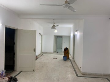 Room in 3 BHK Builder Floor at Sushant Lok 2, Sector 57 – for Rent