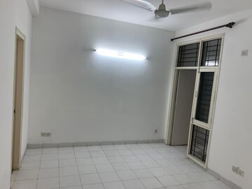 Room in 3 BHK Builder Floor at Sushant Lok 2, Sector 57 – for Rent