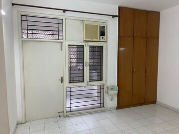 Room in 3 BHK Builder Floor at Sushant Lok 2, Sector 57 – for Rent