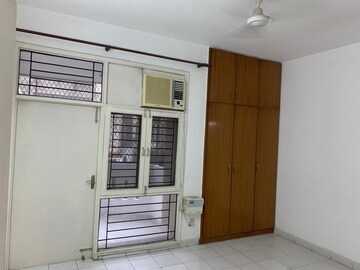 Room in 3 BHK Builder Floor at Sushant Lok 2, Sector 57 – for Rent