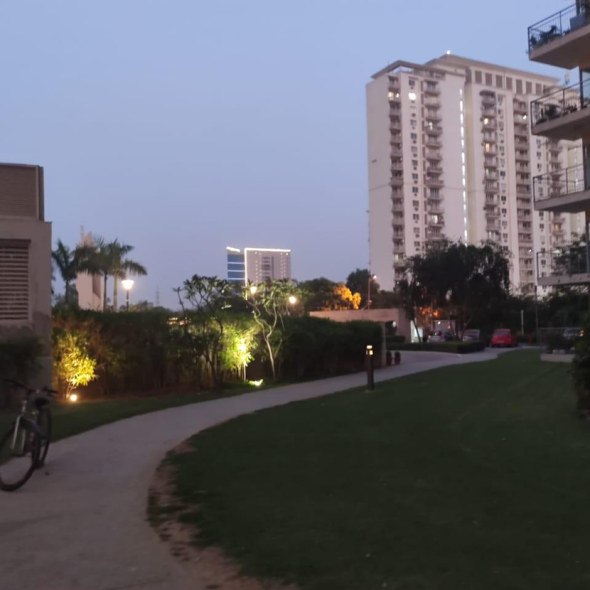 2.5 BHK + Servant Room Apartment For Rent in Ireo Uptown