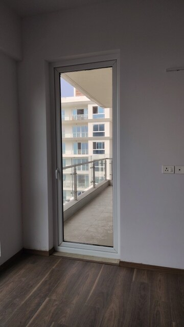 Room in 3 BHK Apartment at Conscient Hines Elevate, Sector 59 – for Sale