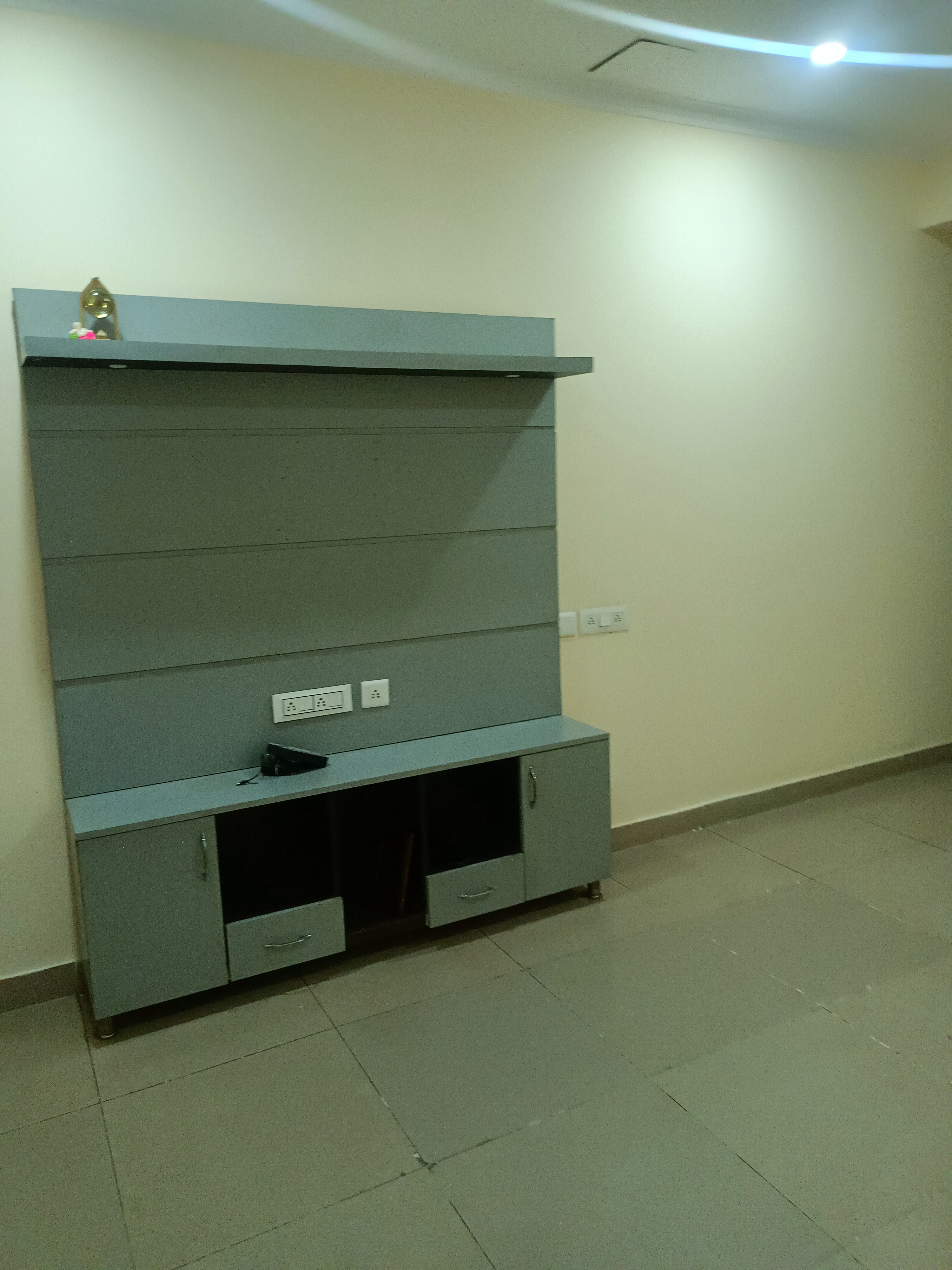 Retail Shop For Sale in AVS City Square