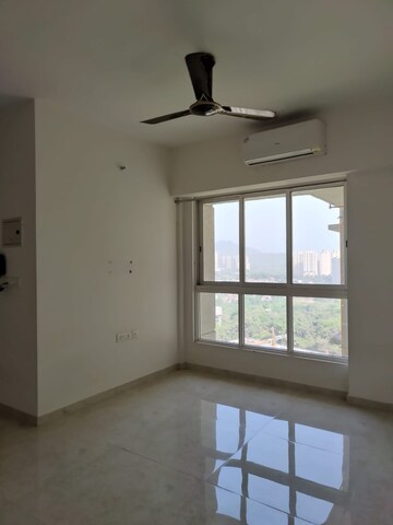 Room in 1 BHK Apartment at Lodha Amara, Kolshet Road – for Rent