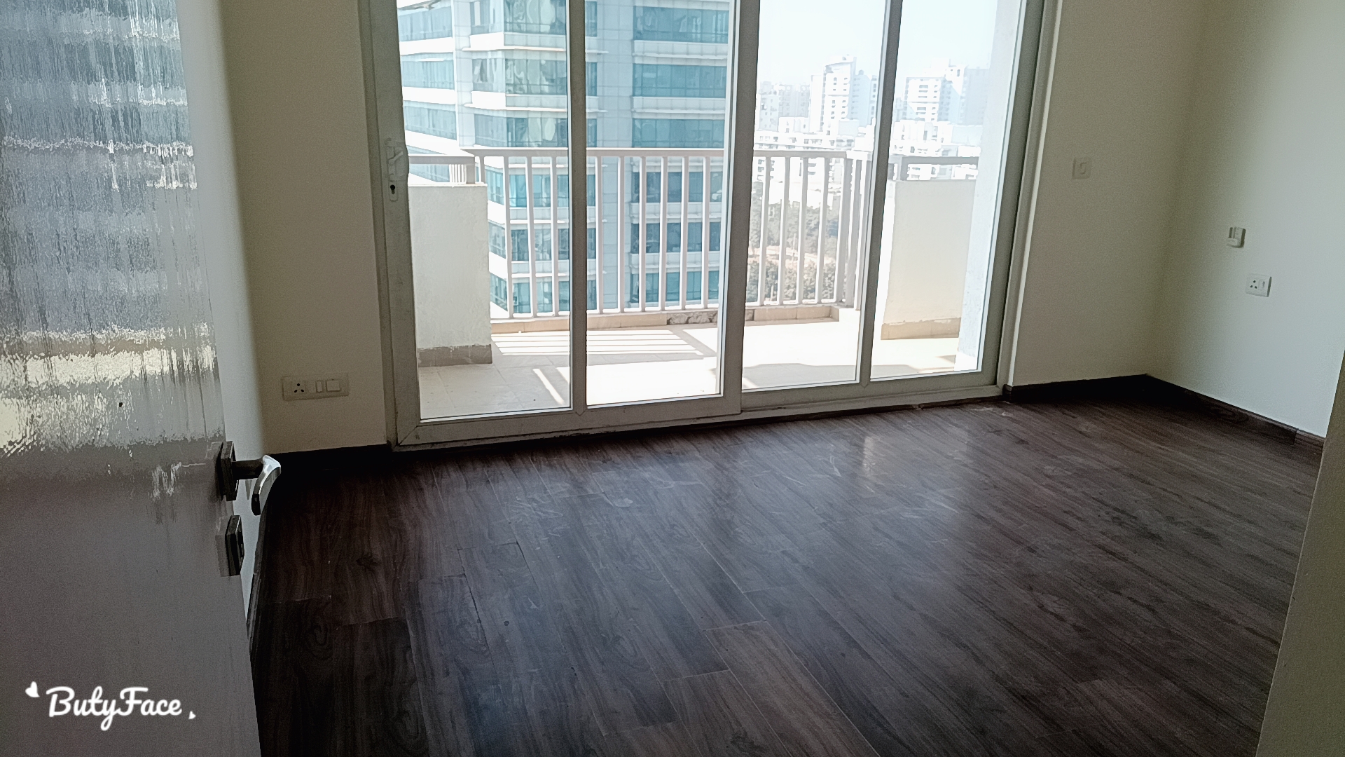 3 BHK + Servant Room Apartment For Sale in Omaxe The Nile