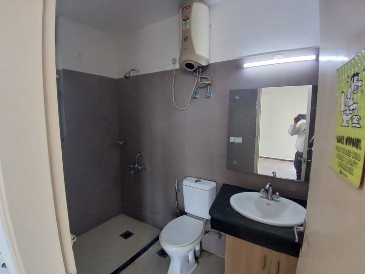 Master Bedroom, pioneer-park-phase-1 3 Bedroom 1627 Sq.Ft. Apartment In Sector 61 Gurgaon 7914626