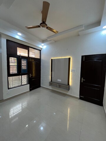 Room in 3 BHK Builder Floor at Smart Lane, Niti Khand – for Sale