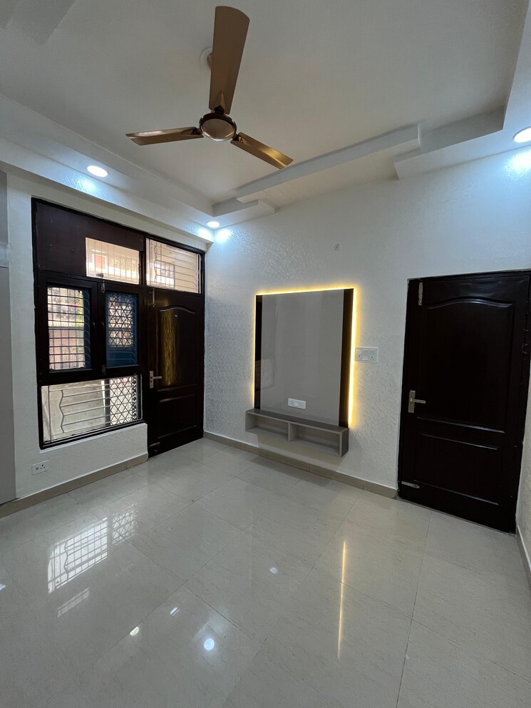 Room, smart-lane 3 Bedroom 1300 Sq.Ft. Builder Floor In Niti Khand Ghaziabad 7914651