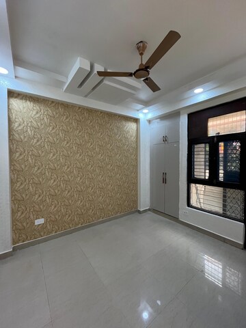 Room in 3 BHK Builder Floor at Smart Lane, Niti Khand – for Sale