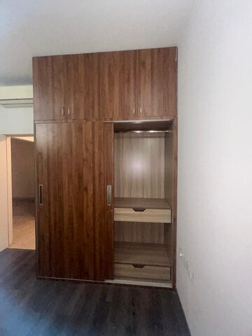 Room in 2 BHK Apartment at Indiabulls Centrum Park, Sector 103 – for Rent